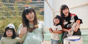 Potret Cherly Juno Momong Anak, Selalu Cantik Bak ABG dan Baru Saja Dikaruniai Anak Kedua