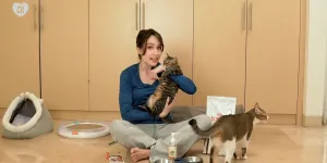 7 Potret Cinta Laura Bareng Kucing Kesayangannya, Kampung Tapi Treatment Premium
