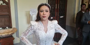 Potret Detail Gaun Pengantin Brisia Jodie Rancangan Desainer BLACKPINK, Anggun Bak Kate Middleton