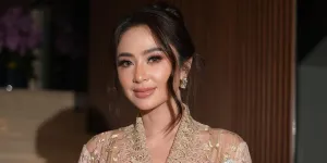 Potret Dewi Perssik di Acara Lesti Kejora, Cantik Awet Muda