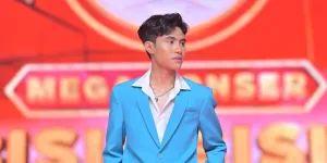 Potret Eby DA5 Wisuda SMA, Sempat Peluk Hangat Sang Ibunda
