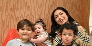 7 Potret El Barack Anak Jessica Iskandar ke CFD Naik MRT, Ajak Don sang Adik