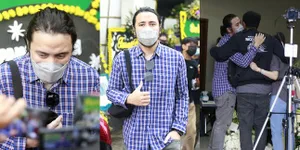 Potret Ello Melayat Raditya Oloan Suami Joanna Alexandra di Rumah Duka, Kenang Sosok Mendiang Semasa Hidup