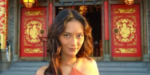 Potret Erika Carlina Berkunjung ke Rumah Sakit Jiwa, Disambut Antusias