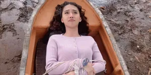 Potret Esta Pramanita Pasrah, Berbaring di Sampan dengan Tangan Terikat Tali