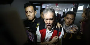 Potret Fariz RM di Sidang Putusan, Divonis 10 Bulan Penjara & Denda Rp800 Juta Atas Kasus Narkoba