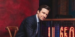 7 Potret Gavin Creel, Aktor Broadway yang Meninggal pada Usia 48 Tahun akibat Kanker Langka