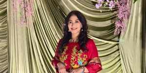 Potret Gaya Kondangan Bella Saphira, Cantik dengan Outfit Serba Merah - Terlihat Awet Muda