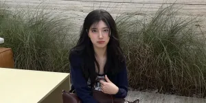 Potret Gaya Santai Suzy Ketika Hangout, Makeup Tipis Jadi Andalan