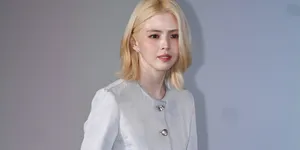 Potret Han So Hee Cantik Berambut Pirang di Konferensi Pers Film 'INTERN'