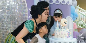 Potret Hanum Mega Rayakan Ulang Tahun Putrinya, Harumi Tampil Jadi Elsa