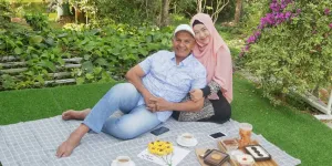 Potret Harmonis Mark Sungkar & Santi Asokamala yang Lebih Muda 45 Tahun