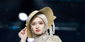 7 Potret Inara Rusli Tampil di Runway JFW, Cantik bak Boneka