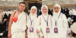 Potret Irish Bella Umrah Bareng Haldy Sabri & Anak Serta Ibu