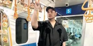 Potret Ivan Gunawan Bagikan Paket Sembako Untuk Tetangga, Bahagia Bisa Berbagi dengan Orang Terdekat