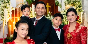 Potret Judika dan Duma Riris Hadiri Pernikahan Saudara, Kental dengan Adat Batak