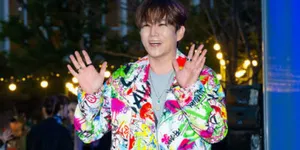 Potret Kangin Eks Super Junior di Seoul Fashion Week, Visual Disorot