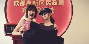 Potret Kedekatan Zhao Lusi yang Setia Dampingi Wei Xiao Urus Pernikahan