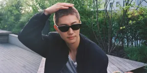 Potret Kwak Dong Yeon Pamer Kepala Botak, Sebut Mirip Kiwi
