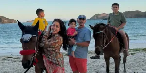 Potret Liburan Jessica Iskandar & Vincent Verhaag bareng Tiga Anak di Pantai Lombok