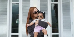 Potret Liburan Siti Badriah bersama Keluarga di Puncak, Sempat Sapa Jerapah