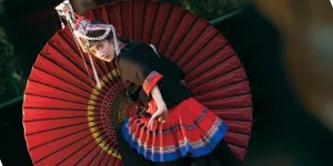 Potret Lu Yu Xiao dengan Baju Adat Etnis She, Tampil Cantik dengan Pesona Alami