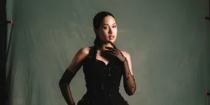 Potret Maudy Ayunda di Gala Premiere 'PARA PERASUK', Gaunnya Bertabur Ornamen Semut