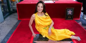 Potret Michelle Yeoh Raih Bintang Hollywood Walk of Fame