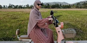 Potret Natasha Rizky Liburan ke Yogyakarta, Nikmati Indahnya Sawah hingga Ngopi Bareng Sahabat