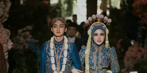 8 Potret Ngunduh Mantu Gus Azmi dan Khansa Mariska, Detail Busananya Mewah