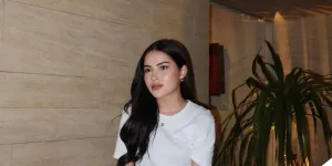 7 Potret Nicole Parham Akhirnya Dilamar Setelah 6 Tahun Pacaran, Bahagia Banget