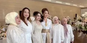 7 Potret Nurah Syahfirah dan Tamara Bleszynski di Pertunangan Teuku Rassya, Duduk Sampingan - Kompak