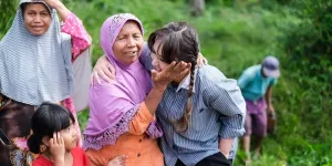 Potret Penampilan Nafa Urbach Akrab dengan Warga, Prioritaskan Beri Gaji dan Tunjangannya untuk Guru