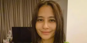 Potret Prilly Latuconsina Tampil Apa Adanya, Tanpa Make Up dan Pakai Daster