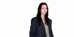 Potret Qi Xi Tampil dengan Gaya Smart Casual di Pemotertan V China Magazine x JNBY