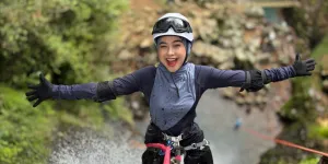Potret Ria Ricis Canyoning di Air Terjun, Bikin Netizen Kagum