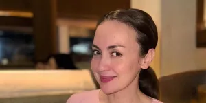 Potret Rianti Cartwright Saat Jalani Operasi Plastik, Wajah Bengkak - Hasilnya Jadi Lebih Muda