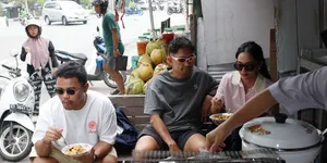 Potret Ririn Ekawati Pulang Kampung ke Balikpapan, Ajak Ibnu Jamil Kulineran