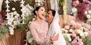 Potret Risa Dewi Temani Alyssa Daguise Lahiran, Jadi Momen Paling Emosional dan Indah