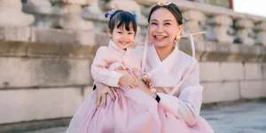 Potret Rossa dan Raina Liburan di Korea, Pakai Hanbok Bak Ratu dan Putri Kerajaan