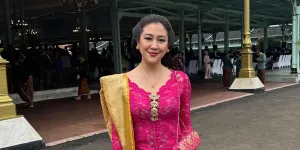 Potret Sherina Munaf di Acara Tingalan Jumenengan Solo, Cantik Sanggulan