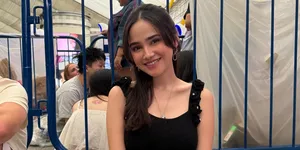 Potret Syifa Hadju Terbang ke London Nonton Konser Ariana Grande
