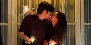 Potret Tahun Baru Pasangan Seleb Muda, Dinner Romantis Hingga BBQ-an