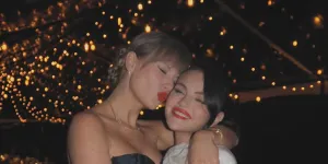 7 Potret Taylor Swift Dampingi Selena Gomez Sebelum Acara Pernikahan, Saling Beri Dukungan - Bersahabat Hampir 20 Tahun