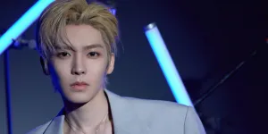7 Potret Terbaru Hou Minghao untuk Hisense Livestream Event