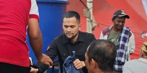 Potret Teuku Wisnu Salurkan Bantuan Korban Banjir di Aceh, Pedih Hatinya Teriris