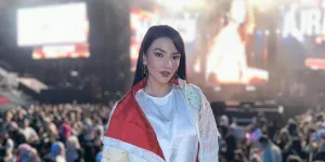 Potret Tsania Marwa Nonton Konser Nancy Ajram di Jakarta