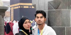 7 Potret Tyas Mirasih dan Tengku Tezi Jalani Ibadah Umrah, Menangis Haru di depan Ka'bah