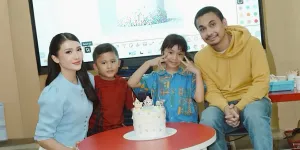 Potret Ulang Tahun Alinea Putri Raditya Dika, Dirayakan di Sekolah