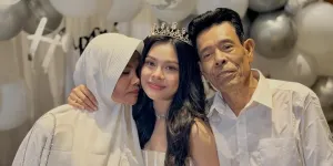 Potret Ulang Tahun Melly Lee ke-22, Tampil Bak Princess Serba Putih